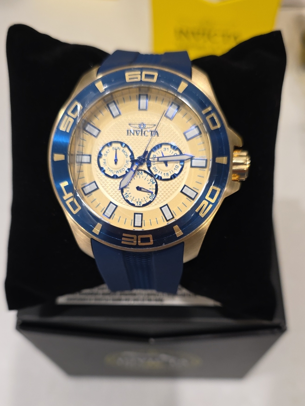 824. Invicta Pro Diver Model 36609 Men's Watch 50mm